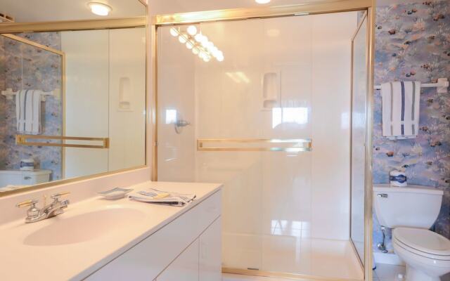 SR304 Surf & Racquet by RedAwning