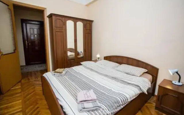 Boulevard Apartment