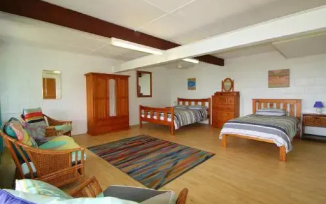 Bally High, 20 Dulconghi Street