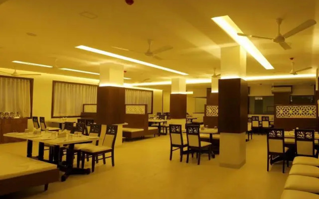 Hotel Raviraj