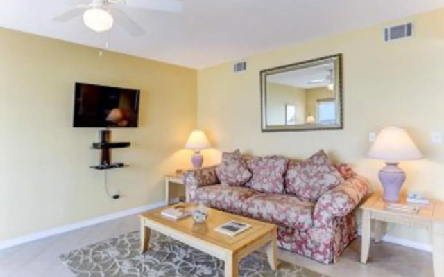 Brilliantly Decorated Condo for Your Perfect Beach Escape by RedAwning