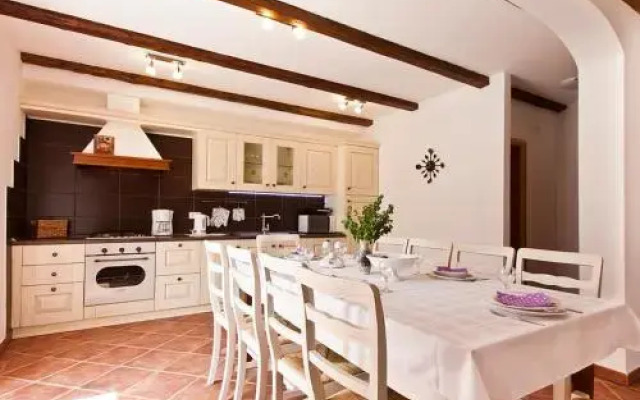 Villa Peresiji 81
