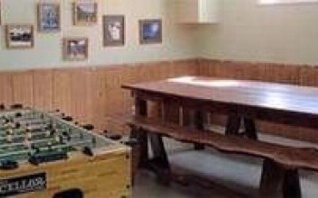 Castle Mountain Ski Lodge - Hostel