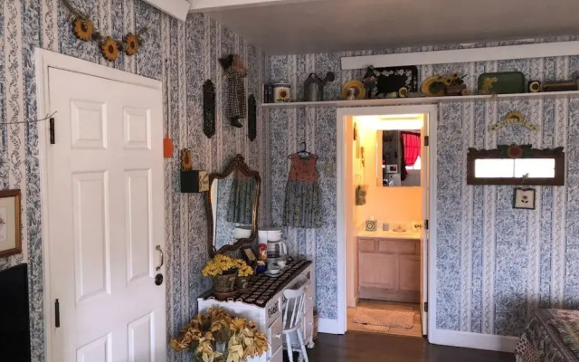 Sunflower Room