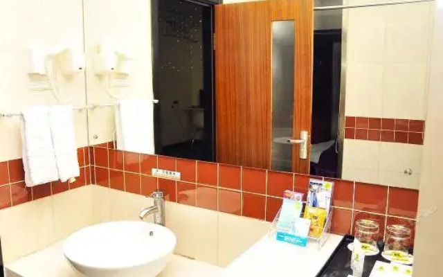 Super 8 Hotel Zibo Tong Qian