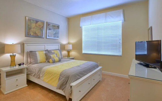 Paradise Palms 8806