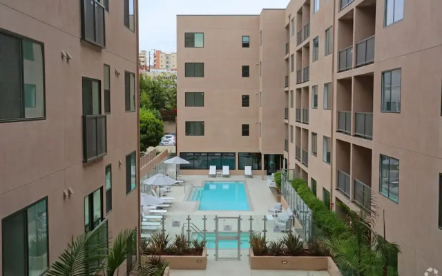 Modern Downtown Apartments by Barsala