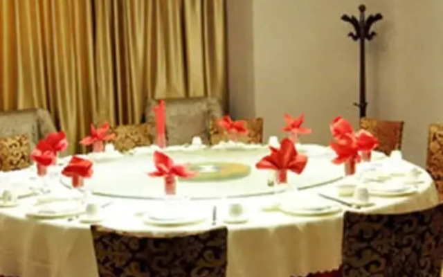 Qin Huang Hotel