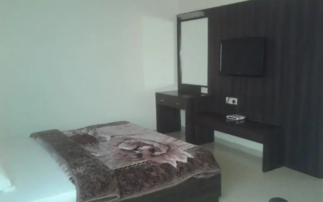 OYO 15534 Hotel Milan Palace