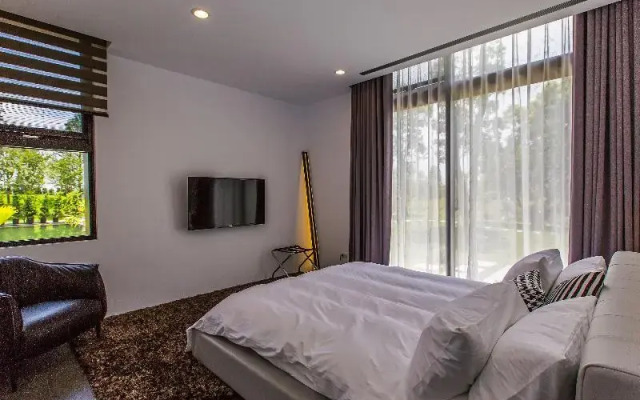 Aura Villa