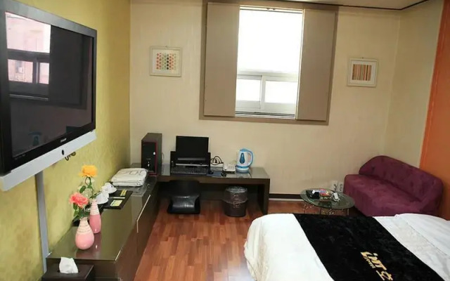 Goodstay IMT Hotel