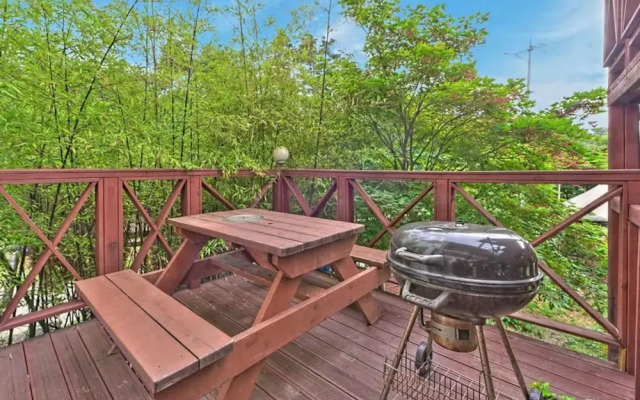 Yangyang Yemoeyson Pada Pension