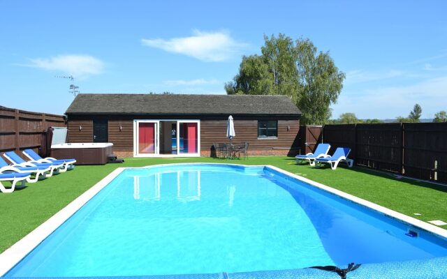 The Pool House at Upper Farm Henton