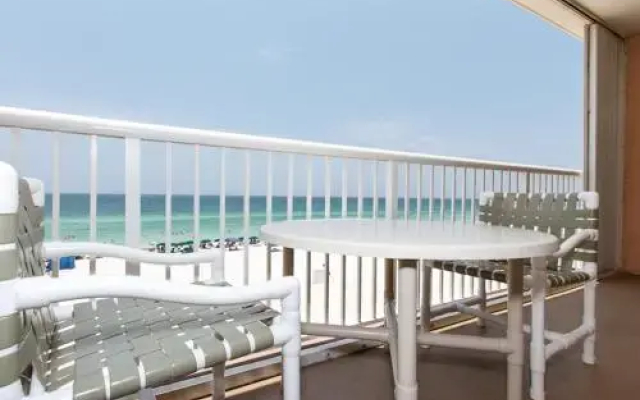 Islander 4011 by RedAwning