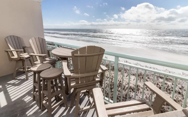 Pelican Isle 510 by RedAwning