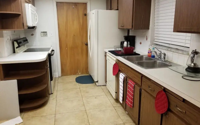 2Bed 2Bath Half Duplex Home