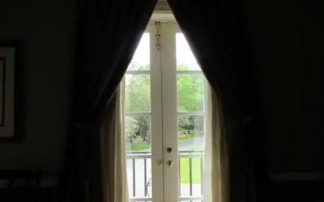Woodlands Inn