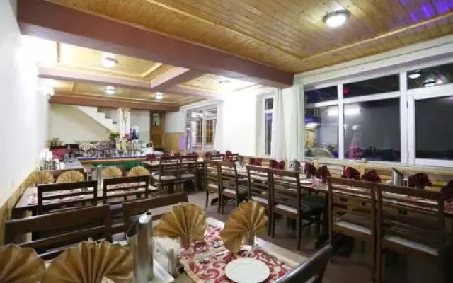 Hotel Charu Palace