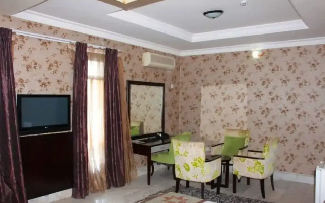 Emirates International Hotel & Suites