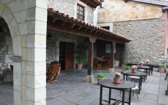De Peredo Y Villa