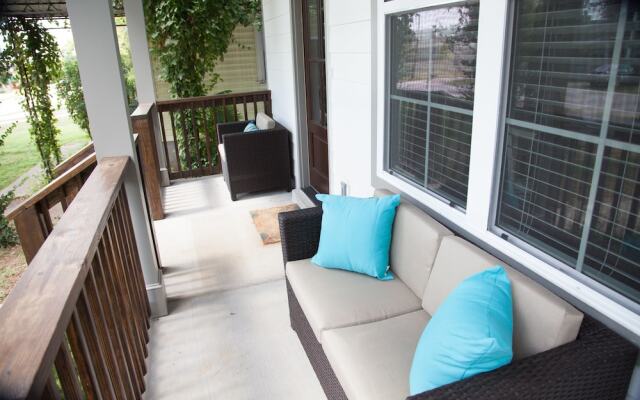 New Nations Home 5 Miles to Downtown