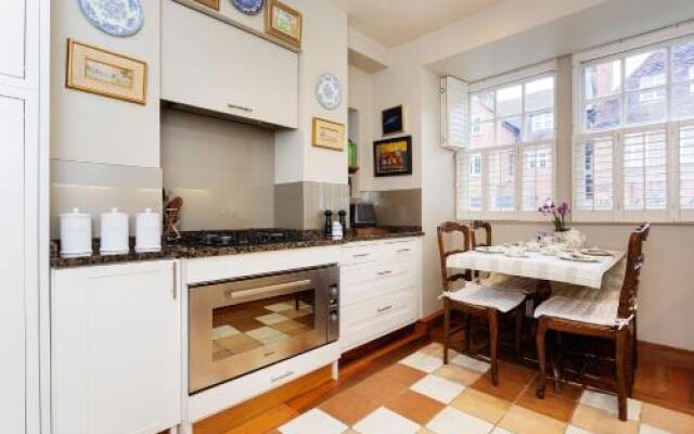 Veeve- Four Bedroom House- British Charm
