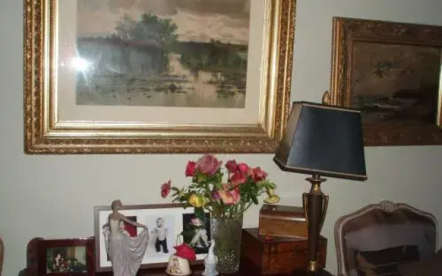 Lakeshore Lodge