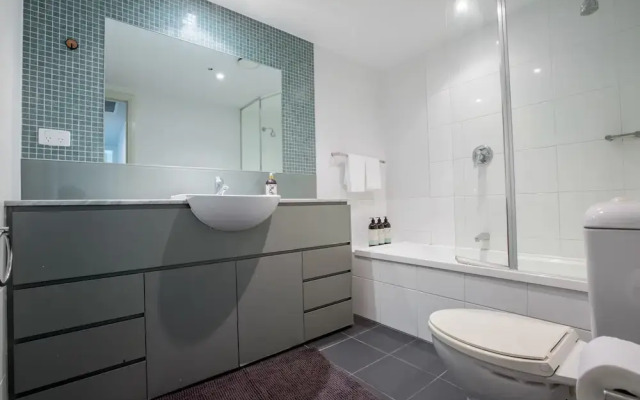 Russell St. Hotel Apartment