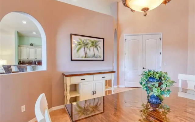 Splashing Dolphins - Three Bedroom Home