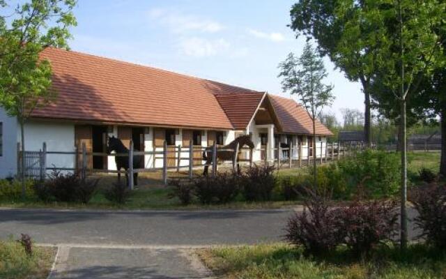 Sarlospuszta Club Hotel