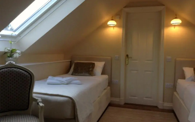 Ditton Lodge Bed and Breakfast