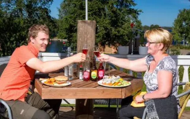 Paksuniemen Majatalo