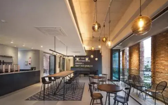 Gangneung Boutique Hotel Bombom