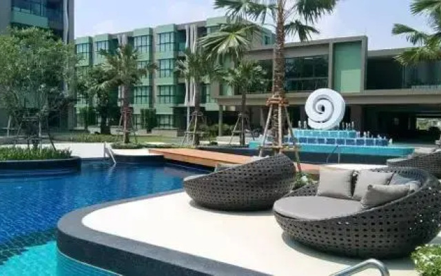 Lumpini Park Beach Cha-am by Wachira