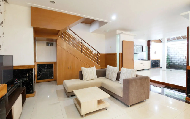 Beverly Dago Apartment