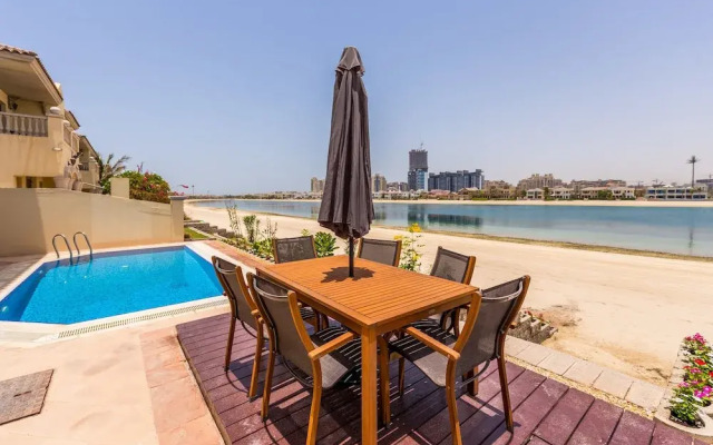 Canal Cove Villa by Deluxe Holiday Homes