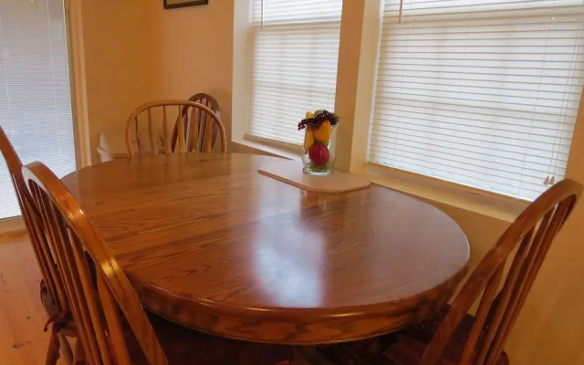 Wolf Creek Cabin - Windy Hollow