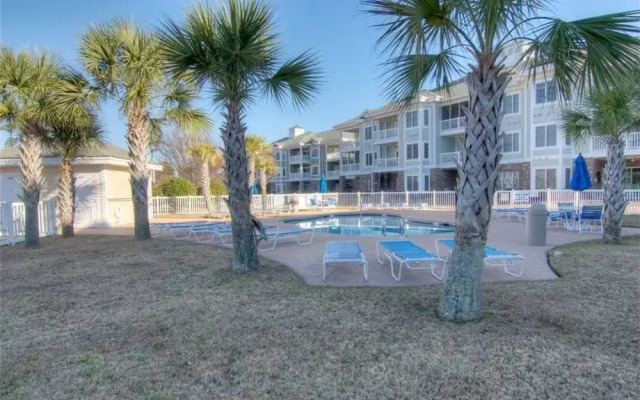 Magnolia Pointe 305-4889 Condo