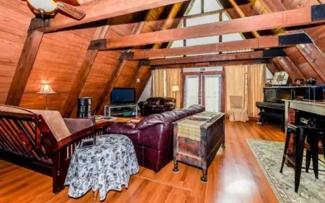 Honeybear Haven - 2 Br home by RedAwning