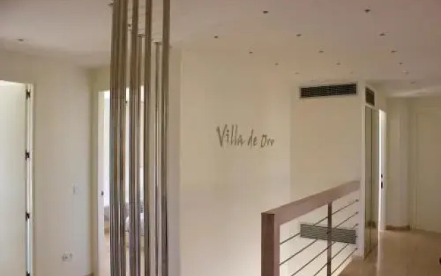 Villa De Oro