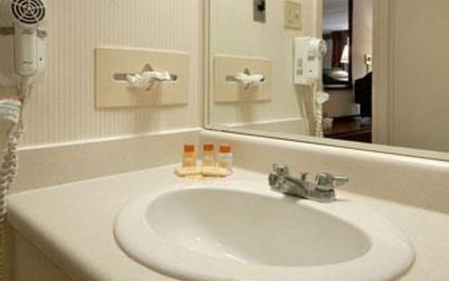 Days Inn Hotel & Conference Center - Meadville