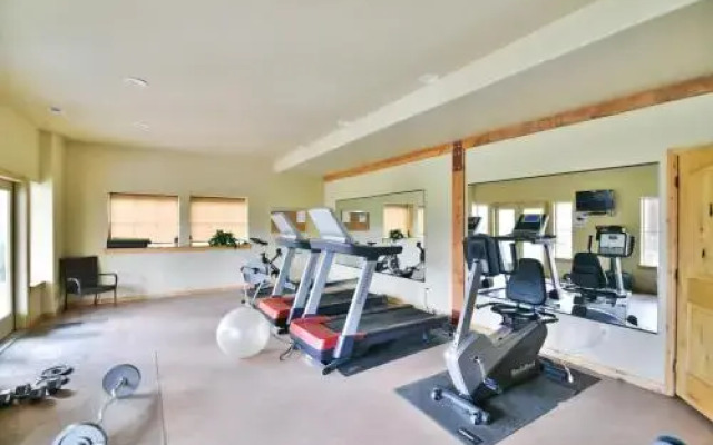 Moose Hollow Condo #209 at Wolf Creek Resort Near Powder Mountain, Snowbasin, Nordic Valley And Pineview in Eden Utah