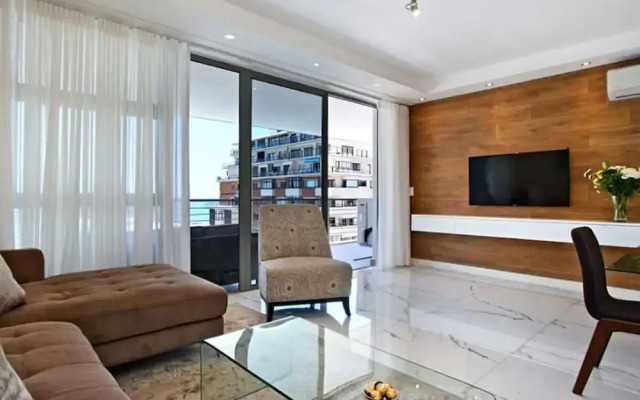 Fairmont 303