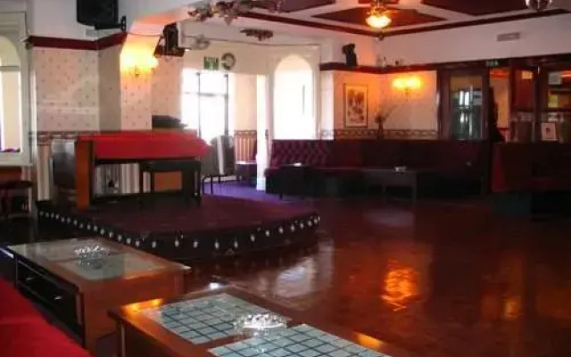 Broadway Hotel