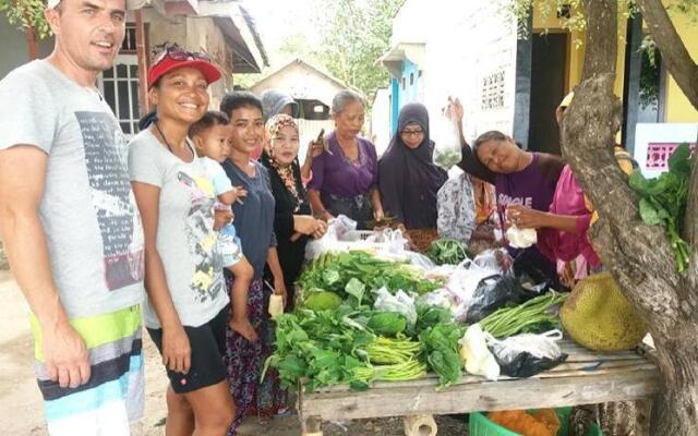 Gili Gede Island - Yut Inn Flower Paradise