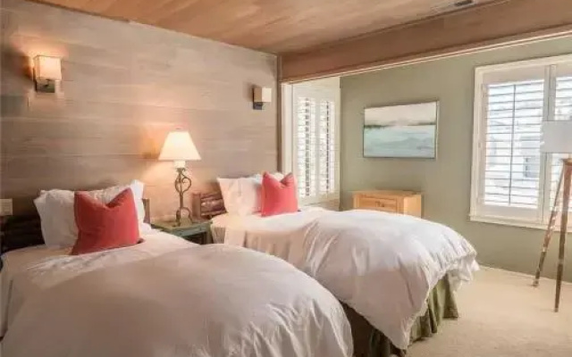 Dollar Meadows Condo 1368 by RedAwning