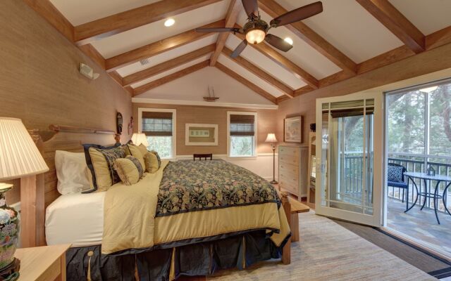 Tree Tops - Hotel Room