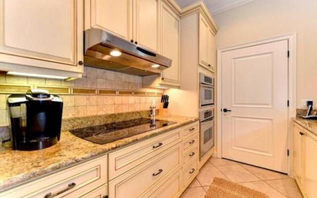 La Casa Denton by RedAwning