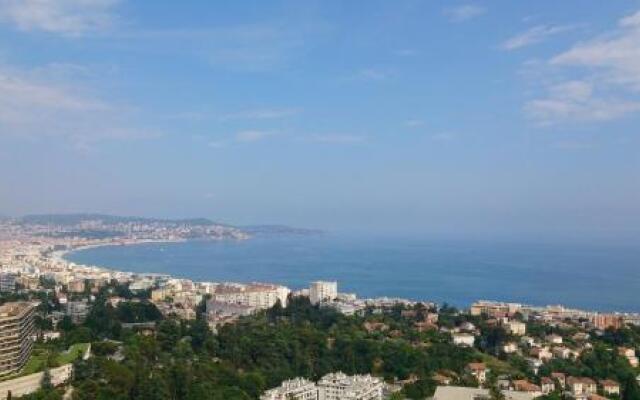 Superbe Studio avec Terrasse, Jaccuzi, Vue Mer Quartier Fabron à Nice