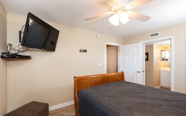 Pelican Isle 502 by RedAwning